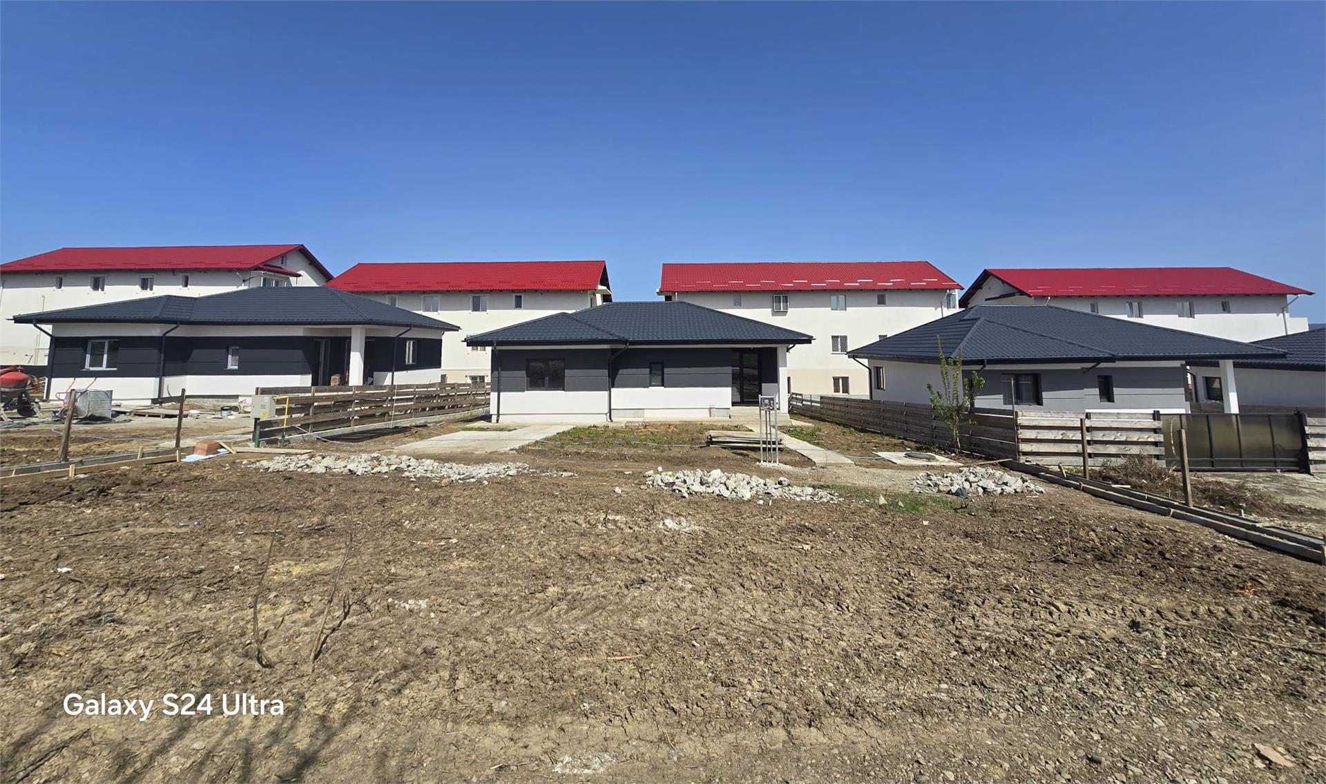 Casa single 3 camere 500 mp teren Miroslava Horpaz