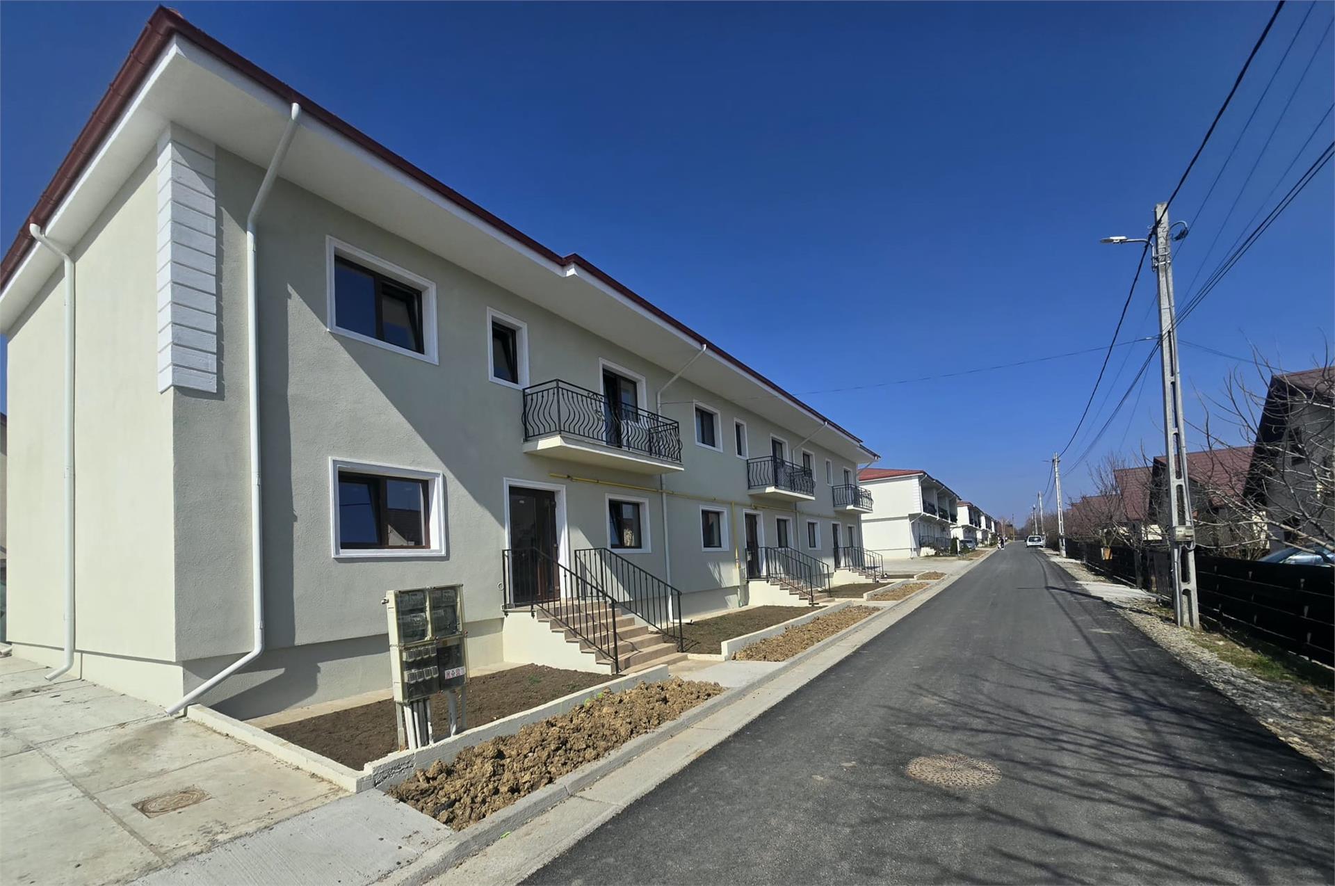 Capat CUG INTABULAT 3 camere  curte  40 m parcare  Lunca Cetatuii