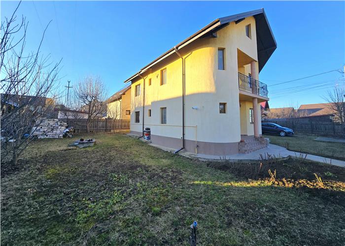 Vila 4 camere D 200 mp teren 500 mp