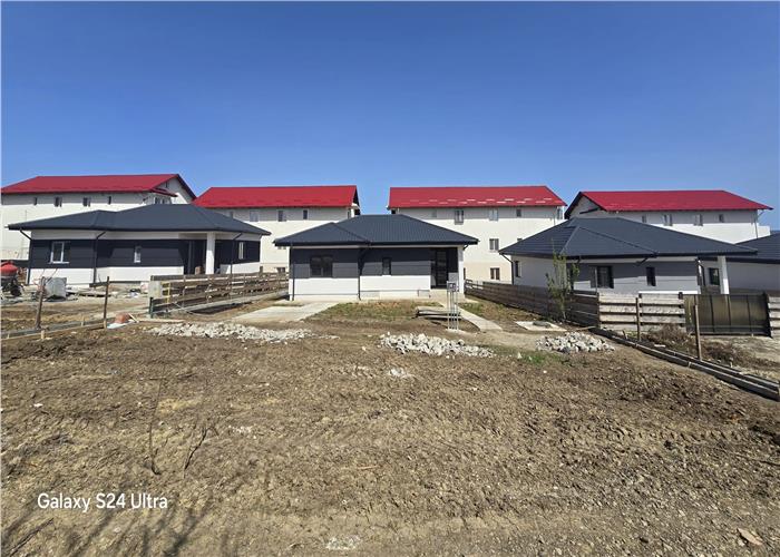 Casa single 3 camere 500 mp teren Miroslava Horpaz