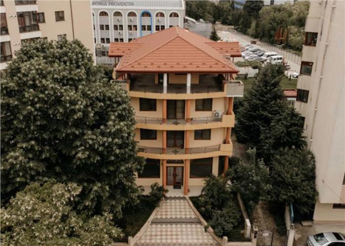 Vila 3 nivele cu intrare separata fiecare Nicolina  CUG