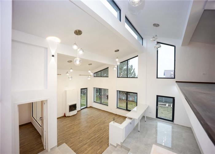 VILA  4 camere Hlincea - Teren 1500 mp - beci