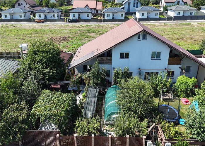 Vila duplex 5 camere  2 bai S =  145 mp + teren 360 mp lunca Cetatuii