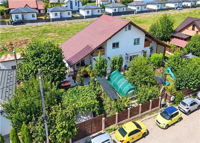 Vila duplex 5 camere  2 bai S =  145 mp + teren 360 mp Lunca Cetatuii