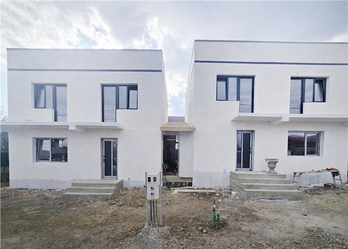 Capat CUG Vila moderna  4 camere 2 bai Lunca Cetatuii