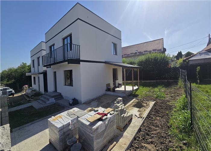 Capat CUG Vila moderna  4 camere 2 bai Lunca Cetatuii