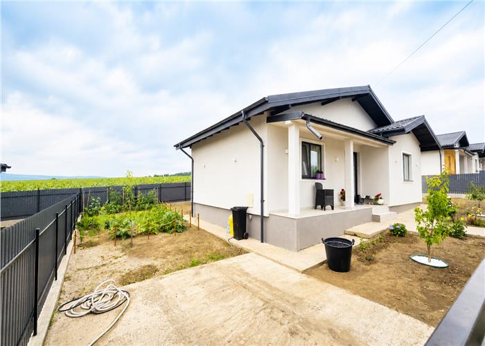 Casa 3 camere single  400 mp teren MIROSLAVA Ciurbesti